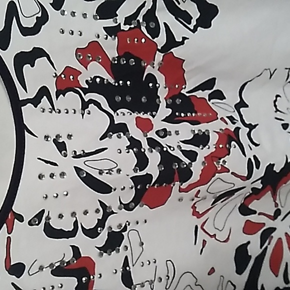 TANJAY Petite White  Short Sleeves  with Red and Black Designs Short Sleeves - Picture 2 of 5